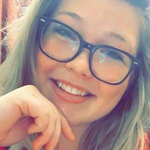 Meet your Posher, Caitlyn